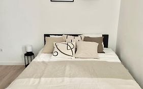 Cozy Apartment In Central Budapest